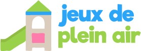 Logo coloré avec un toboggan et le texte "jeux de plein air" sur un fond clair.